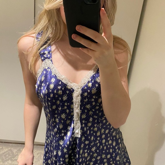 Vintage satin nightgown - Picture 6 of 8